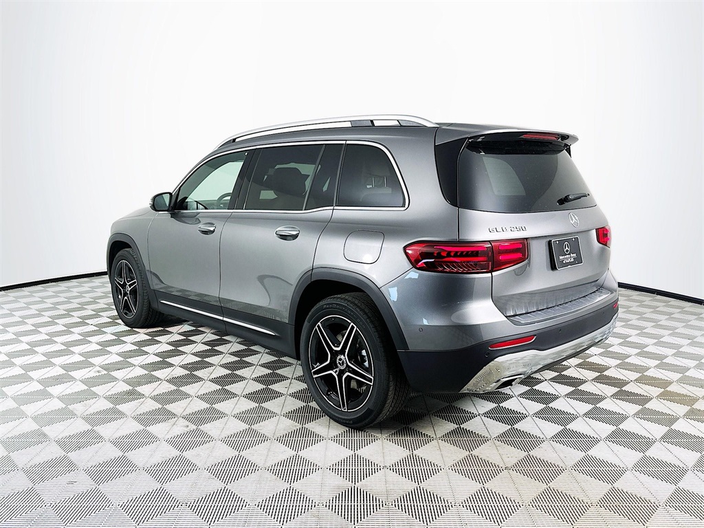 2026 Mercedes Benz GLB 250 photo 4