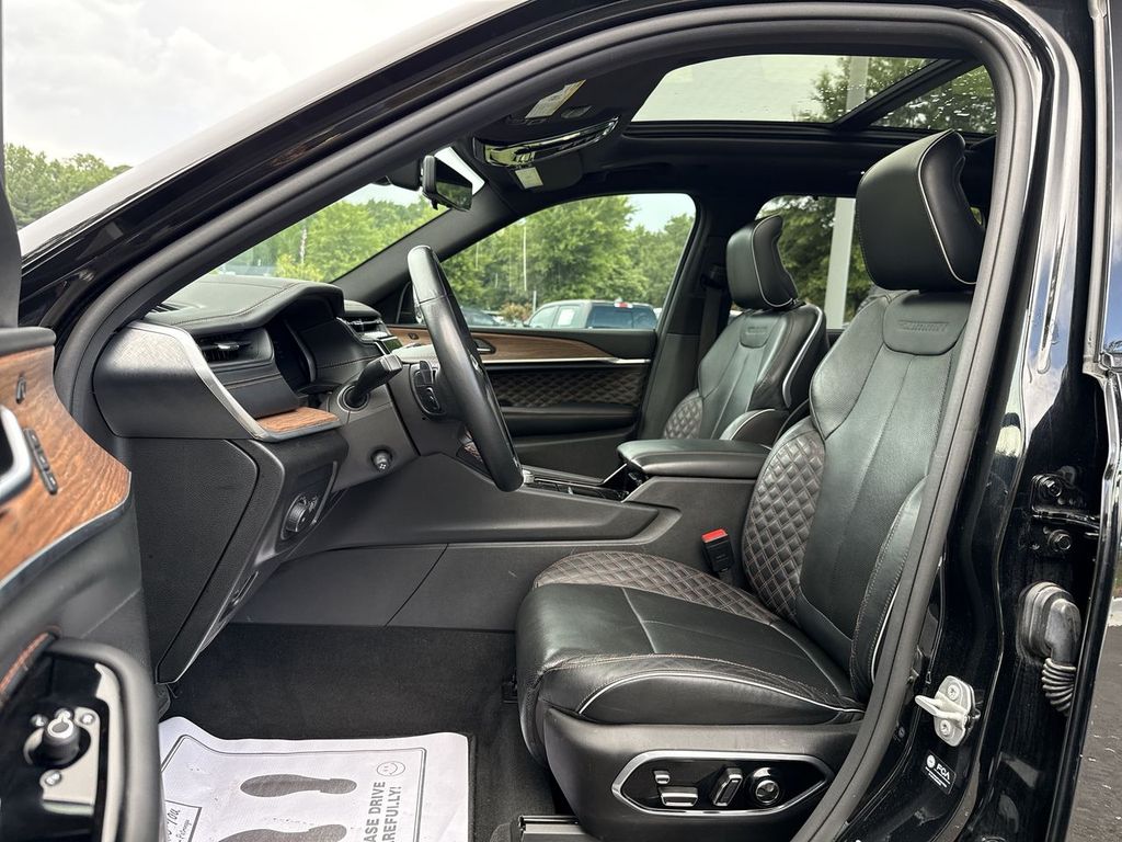 2023 Jeep Grand Cherokee Summit photo 11