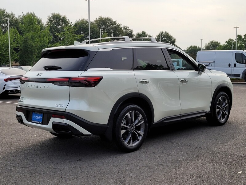 2024 Infiniti QX60 Luxe photo 2