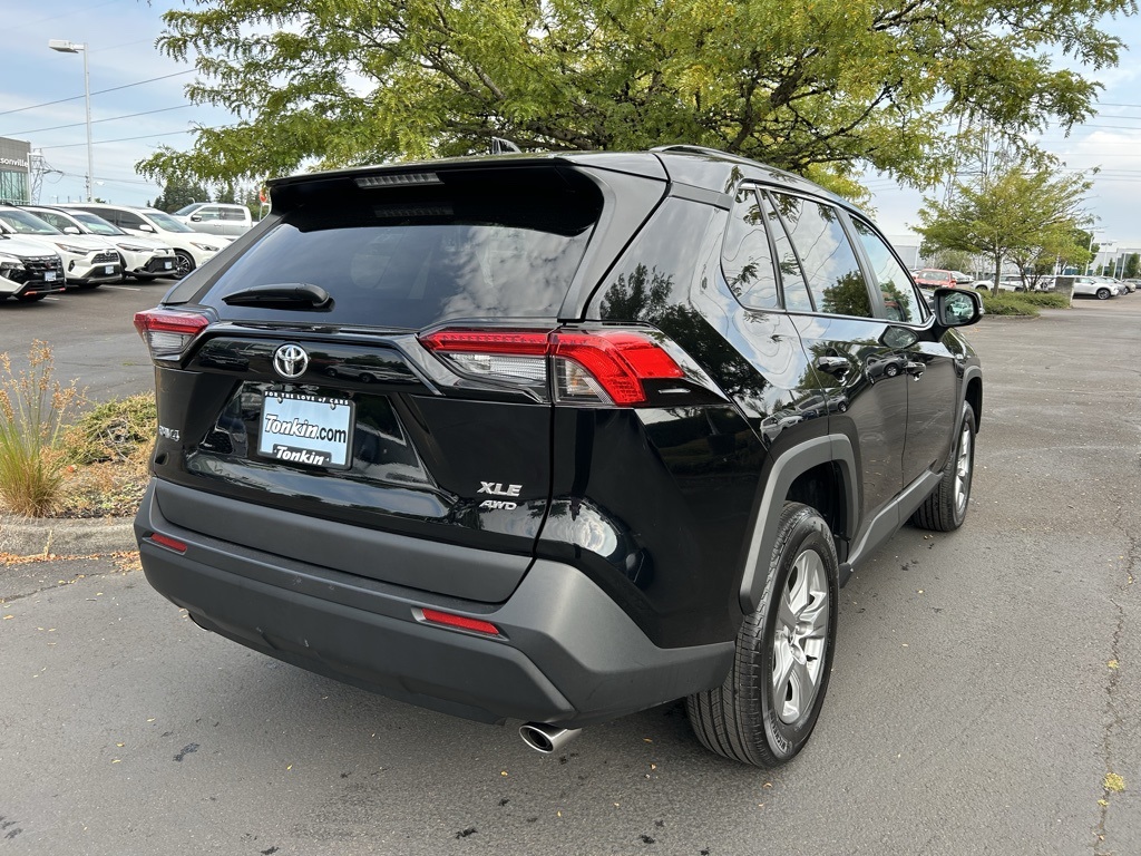 2024 Toyota RAV4 XLE photo 2