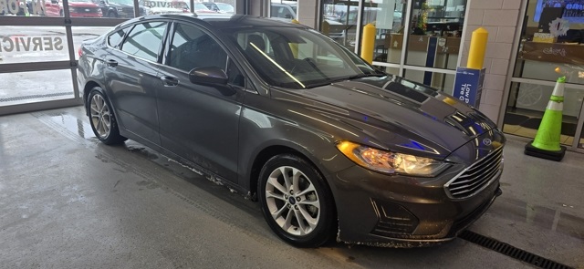 2019 Ford Fusion SE's photo