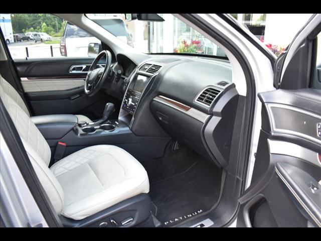 2017 Ford Explorer Platinum photo 2
