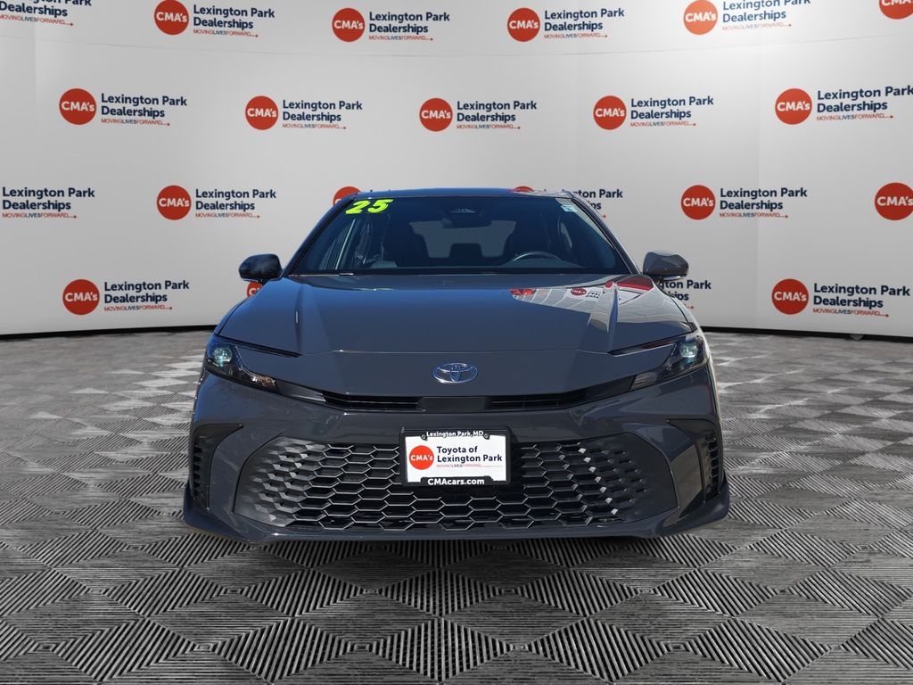 2025 Toyota Camry SE Hybrid photo 2