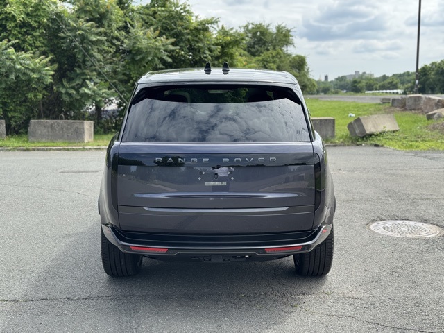 2025 Land Rover Range Rover SE photo 3