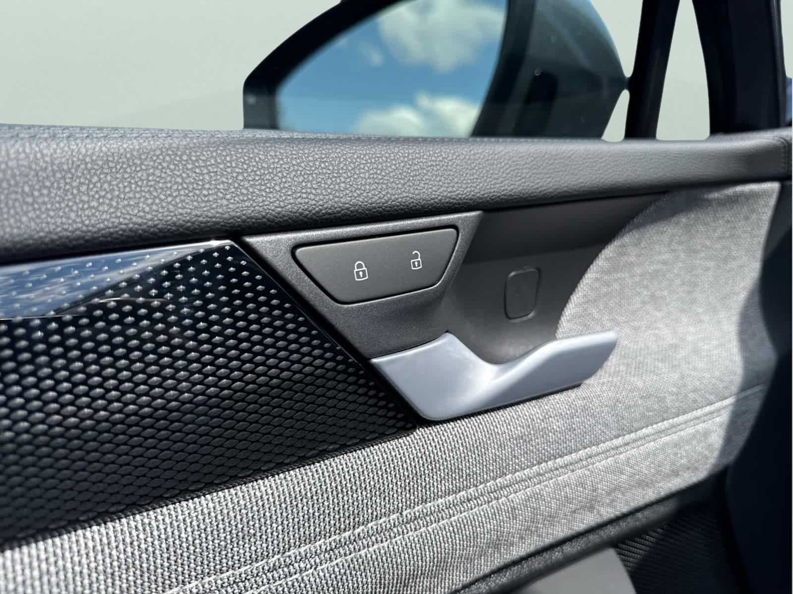 2025 Volkswagen Tiguan S photo 14