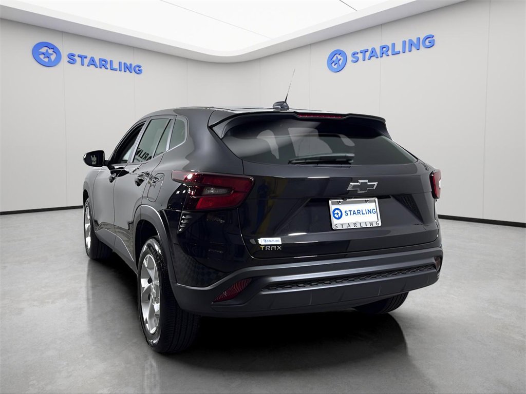 2025 Chevrolet Trax LS photo 4
