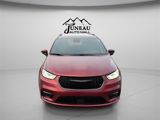 2023 Chrysler Pacifica Touring L photo 2