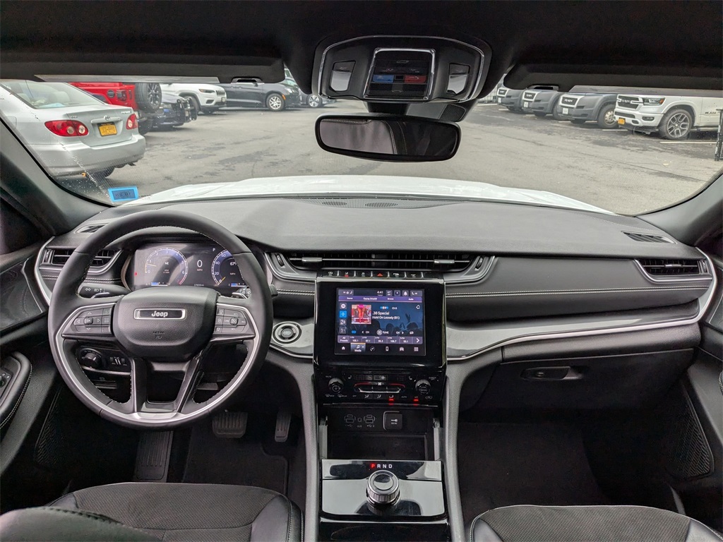 2023 Jeep Grand Cherokee Altitude photo 15