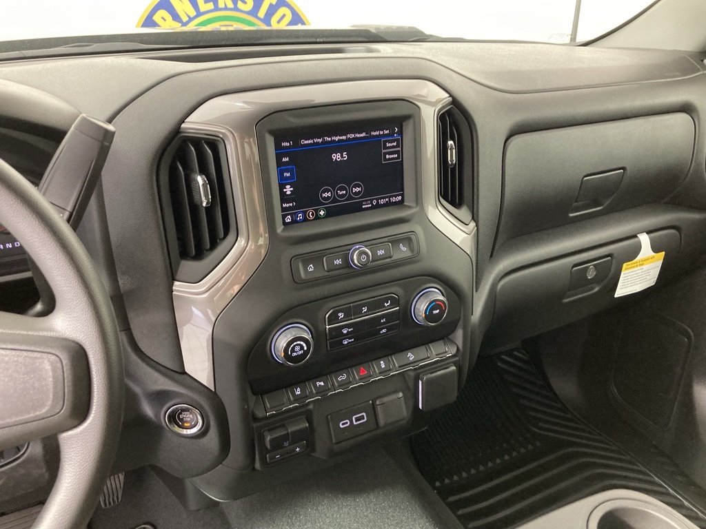 2025 Chevrolet Silverado 2500HD Custom photo 2