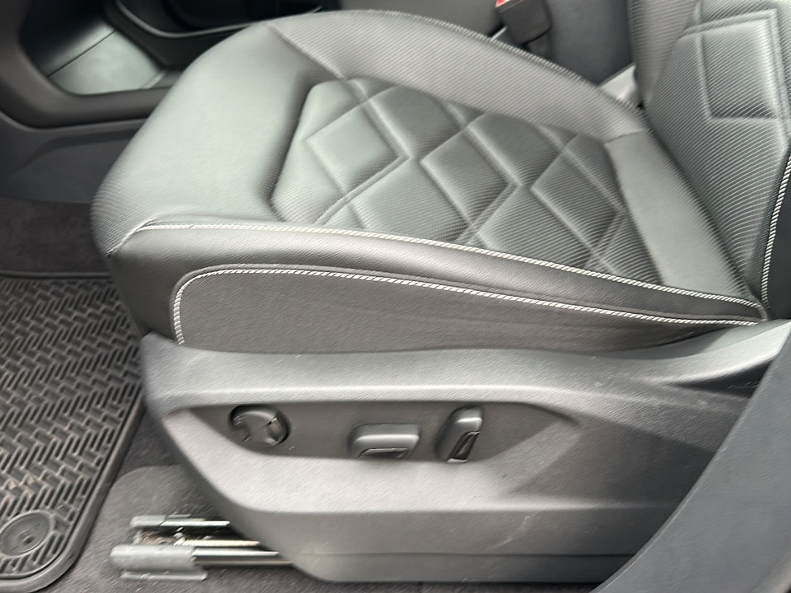 2024 Volkswagen Atlas SE Technology photo 4