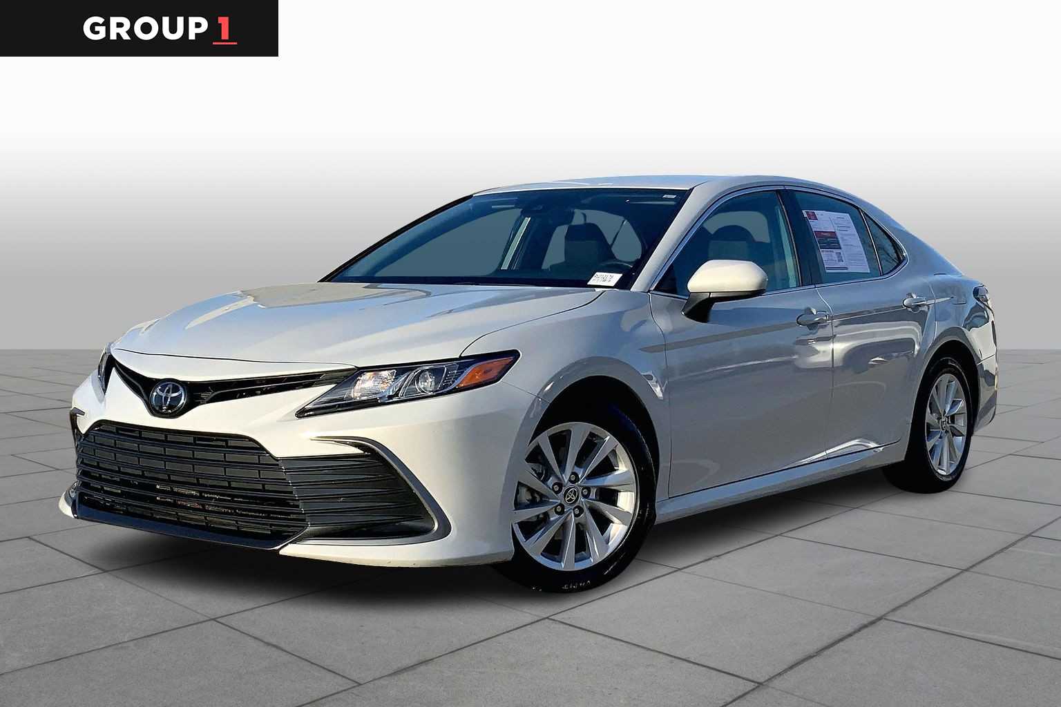 2024 Toyota Camry LE's photo