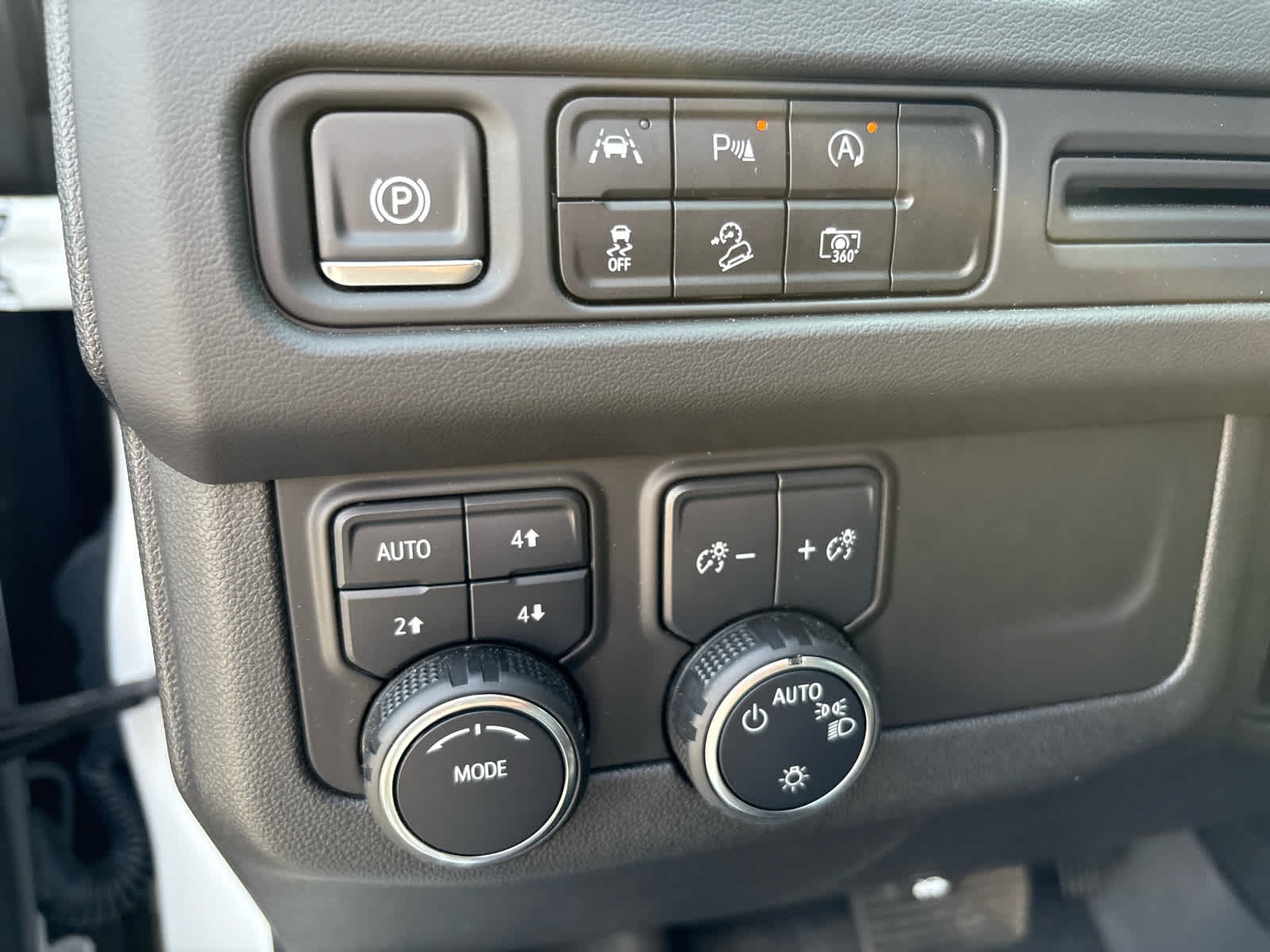 2024 Chevrolet Suburban Z71 photo 14