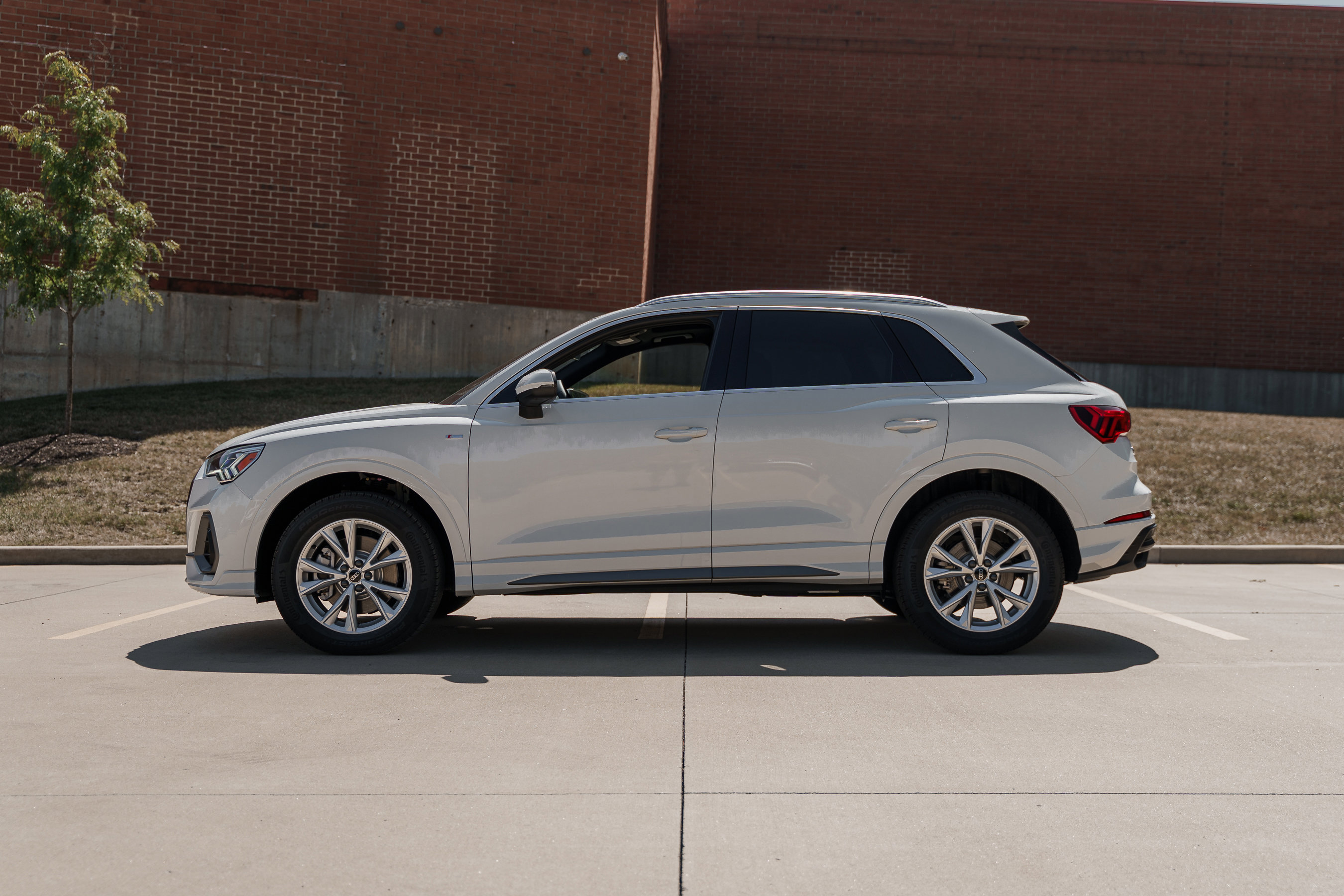 2025 Audi Q3 S line Premium Plus photo 4