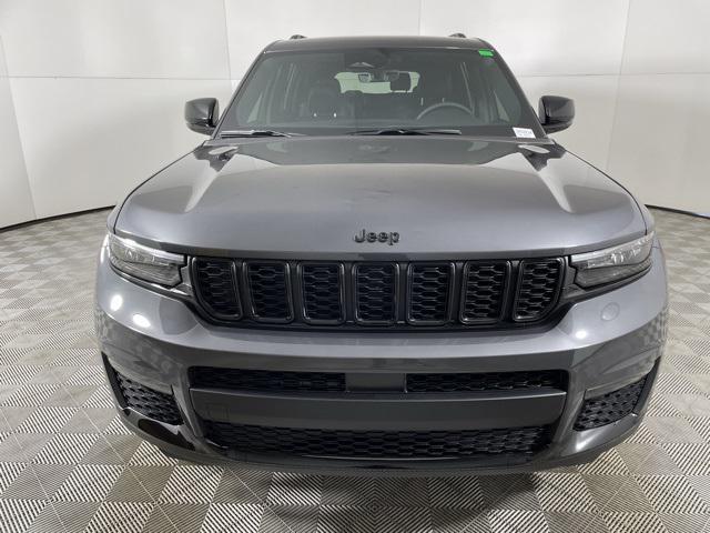 2025 Jeep Grand Cherokee Limited photo 2