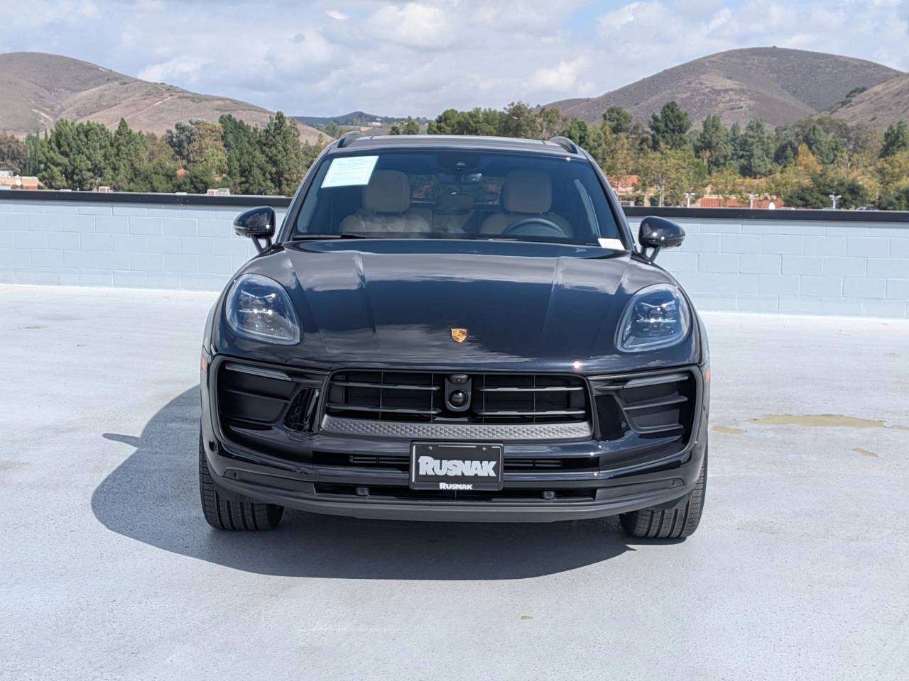 2025 Porsche Macan Base photo 4