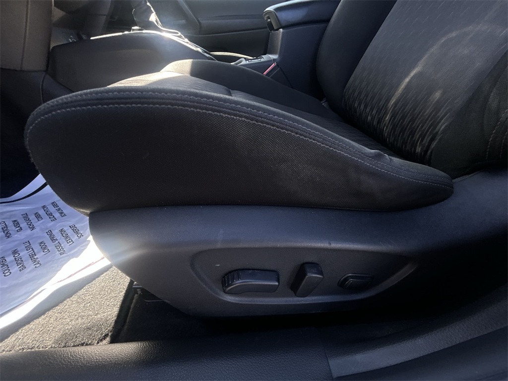 2020 Nissan Rogue SV photo 18