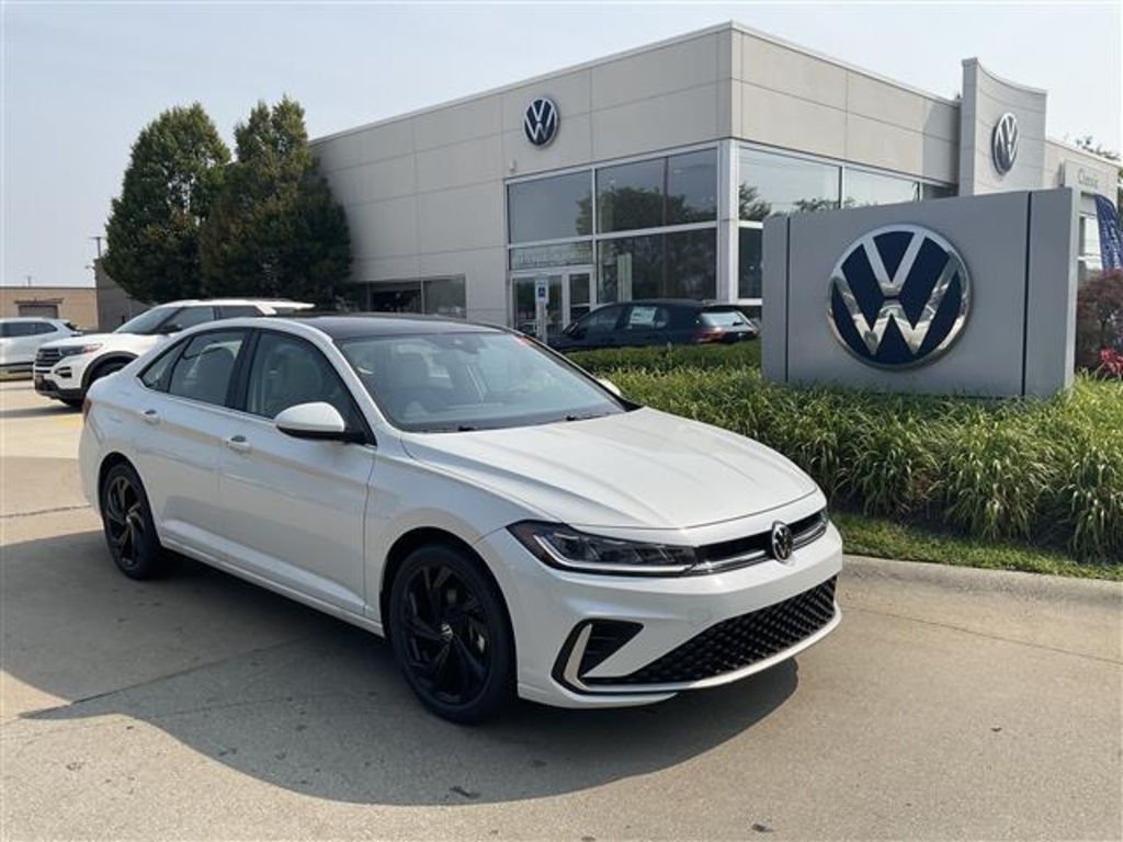 2025 Volkswagen Jetta SE's photo