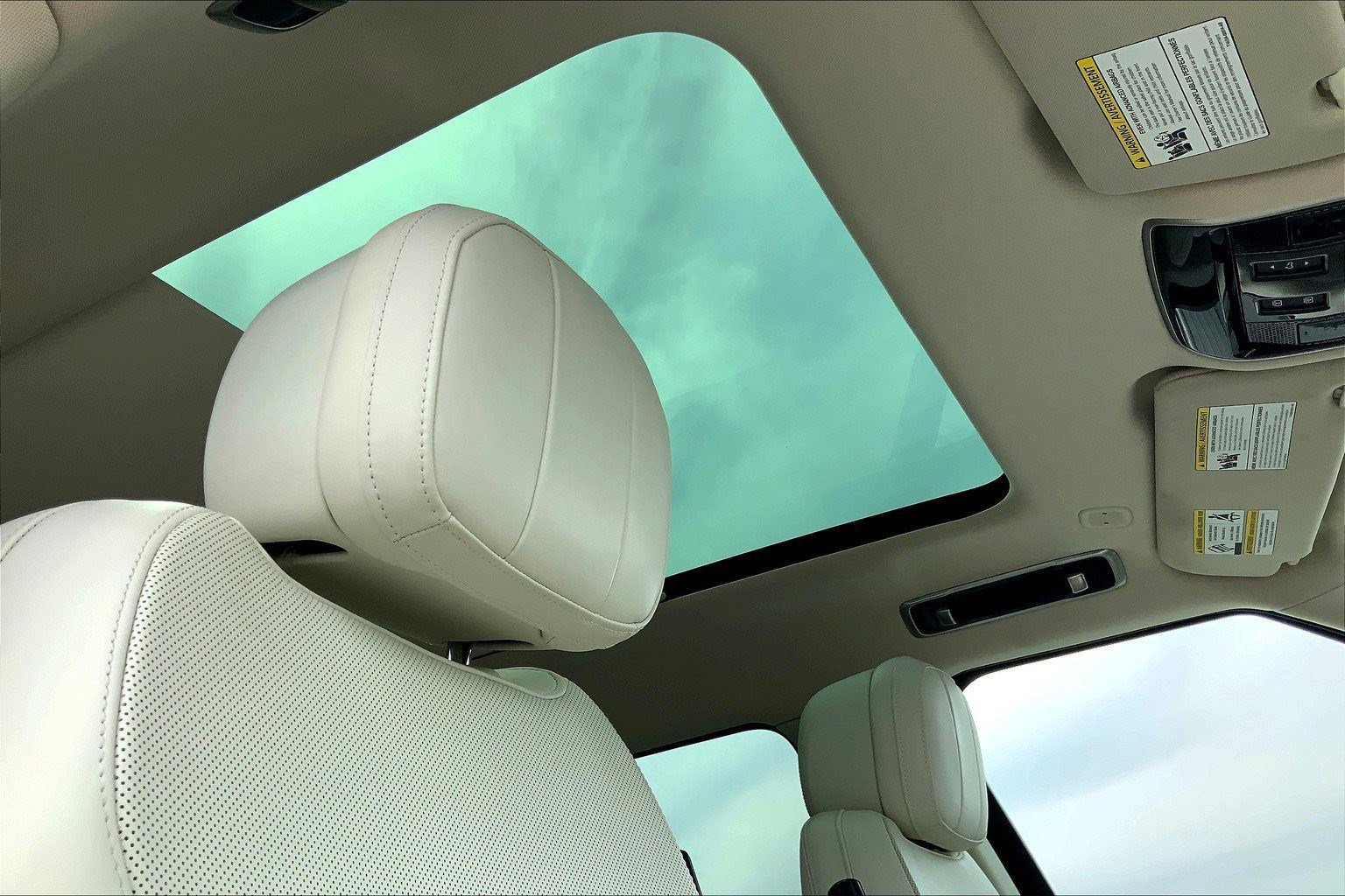 2023 Land Rover Range Rover SE photo 21