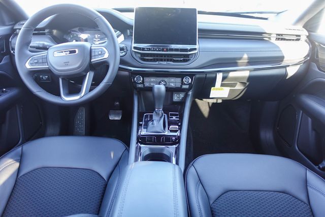 2025 Jeep Compass North Edition Latitude photo 18