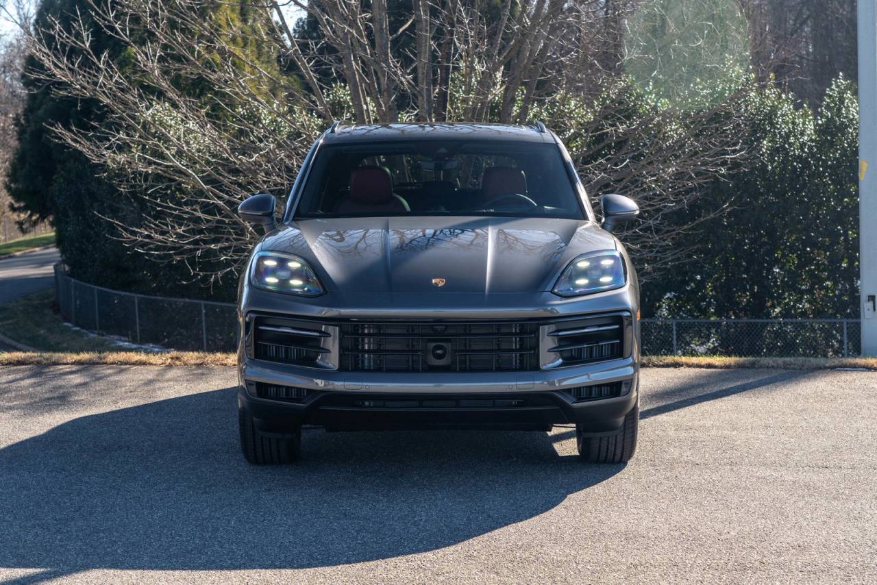 2025 Porsche Cayenne Base photo 4