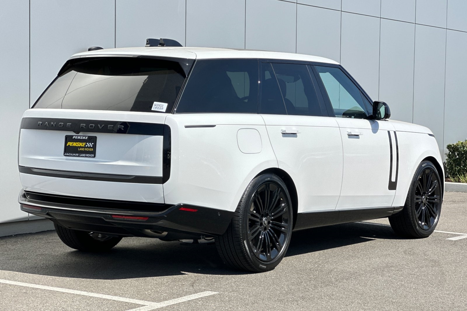 2025 Land Rover Range Rover SE photo 5