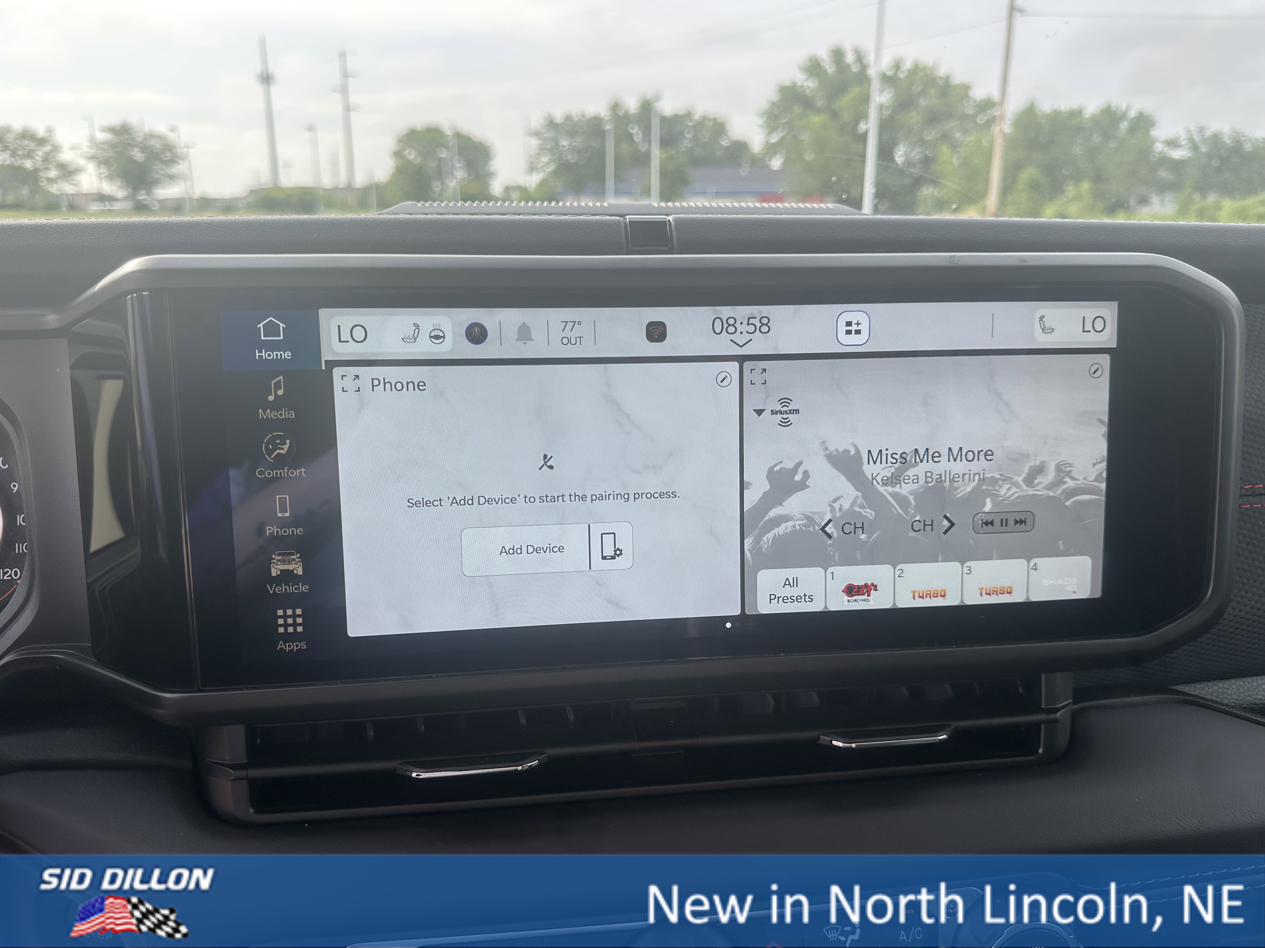 2025 Jeep Wrangler Rubicon photo 3