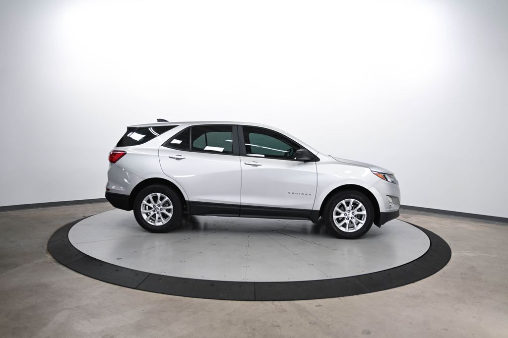 2020 Chevrolet Equinox LS photo 4