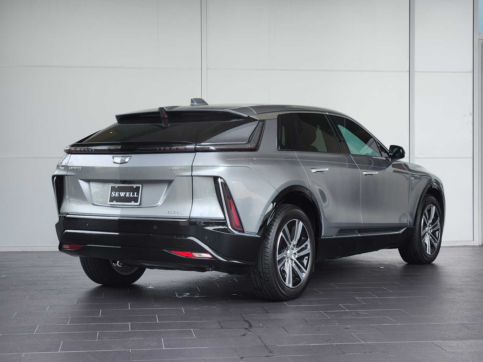 2025 Cadillac Lyriq Luxury photo 3