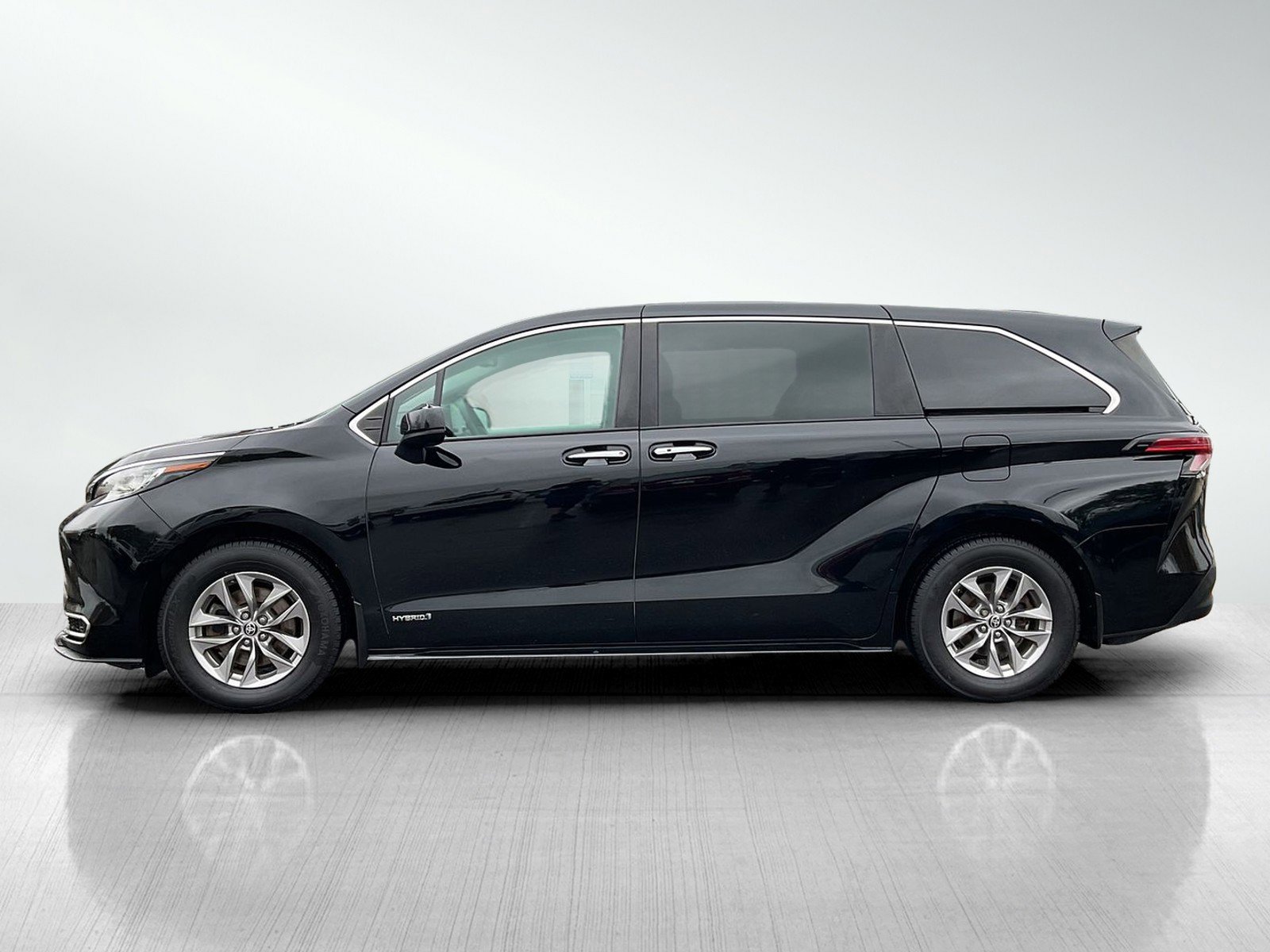 Used 2021 Toyota Sienna LE with VIN 5TDGSKFCXMS028350 for sale in Brainerd, Minnesota