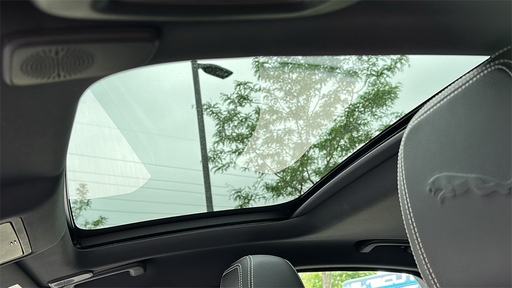 2021 Jaguar XF R-Dynamic SE photo 12