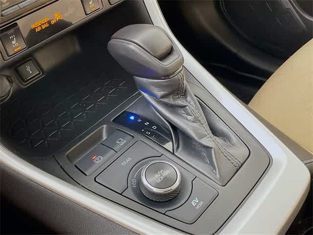 2022 Toyota RAV4 Hybrid XLE photo 18
