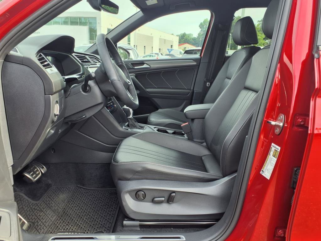 2024 Volkswagen Tiguan SE R-Line Black photo 3
