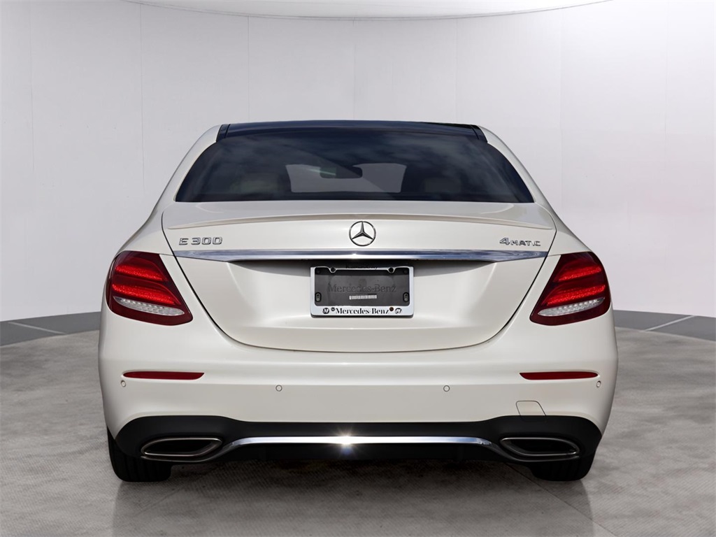 2017 Mercedes Benz E 300 4MATIC photo 4