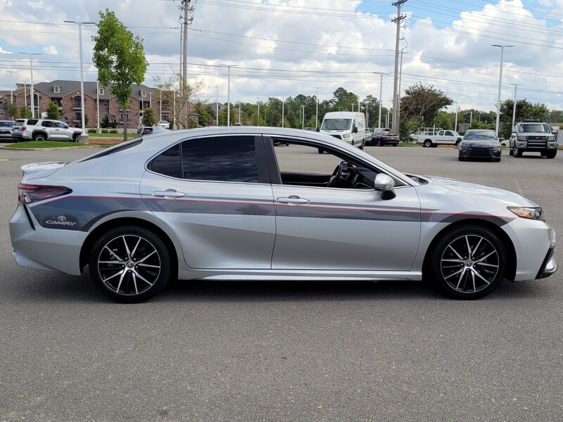 2021 Toyota Camry SE photo 2