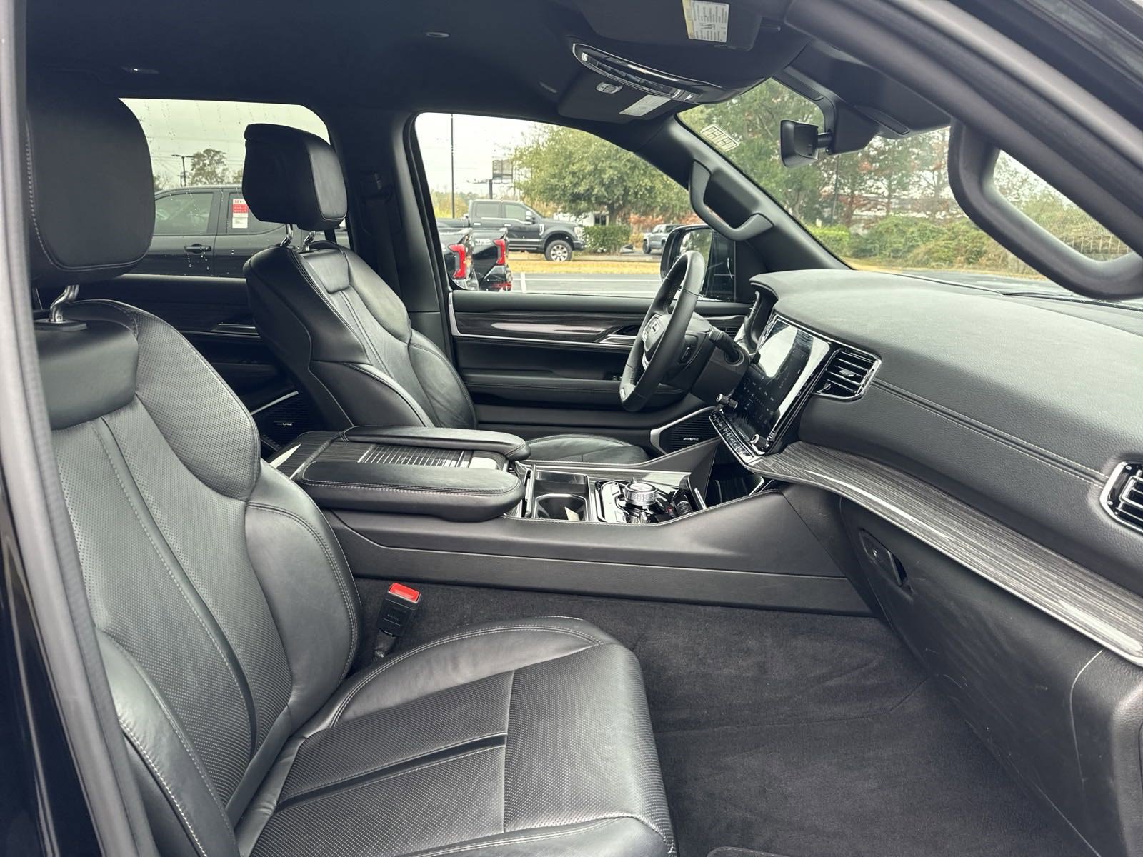 2022 Jeep Wagoneer Series III photo 31