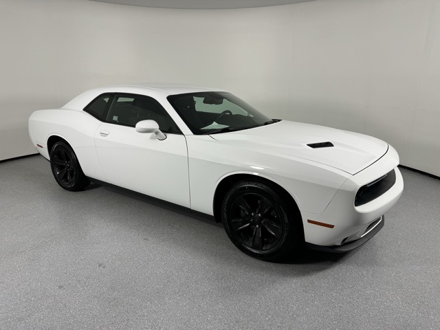 2015 Dodge Challenger SXT photo 3