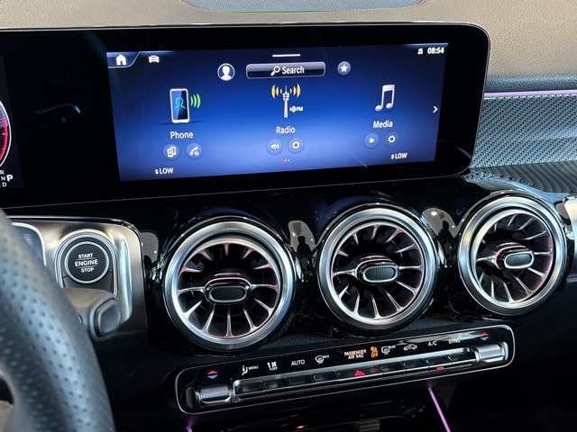 2025 Mercedes Benz GLB 35 AMG 4MATIC photo 17