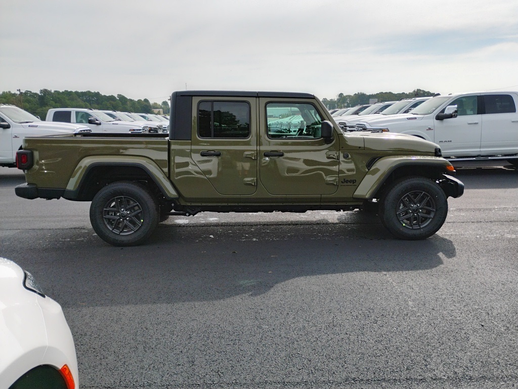 2025 Jeep Gladiator Sport S photo 4
