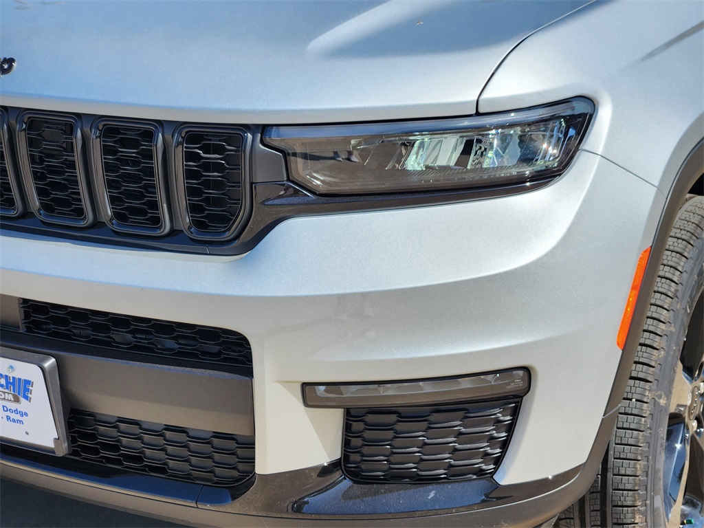 2025 Jeep Grand Cherokee Limited photo 4