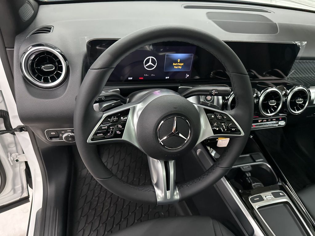 2025 Mercedes Benz GLB 250 photo 10