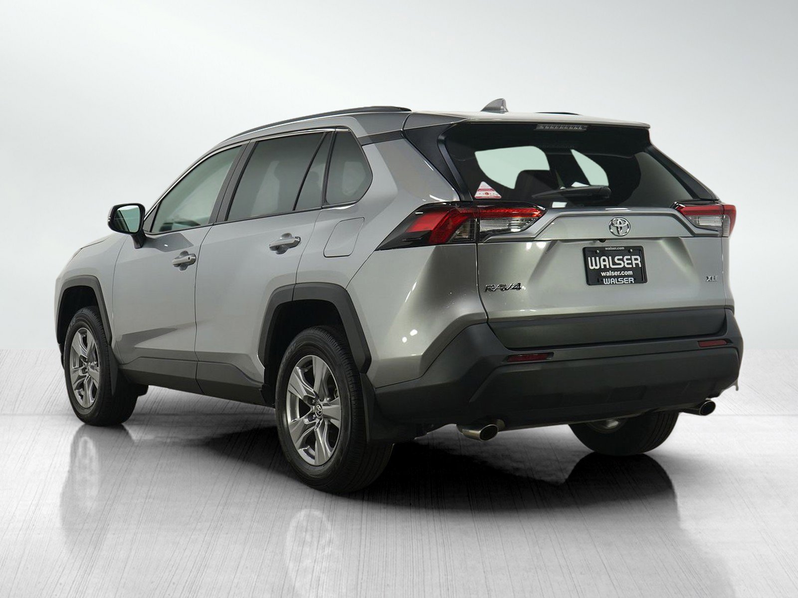 2024 Toyota RAV4 XLE photo 2