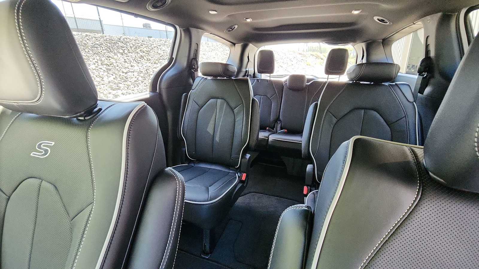 2026 Chrysler Pacifica Limited photo 25