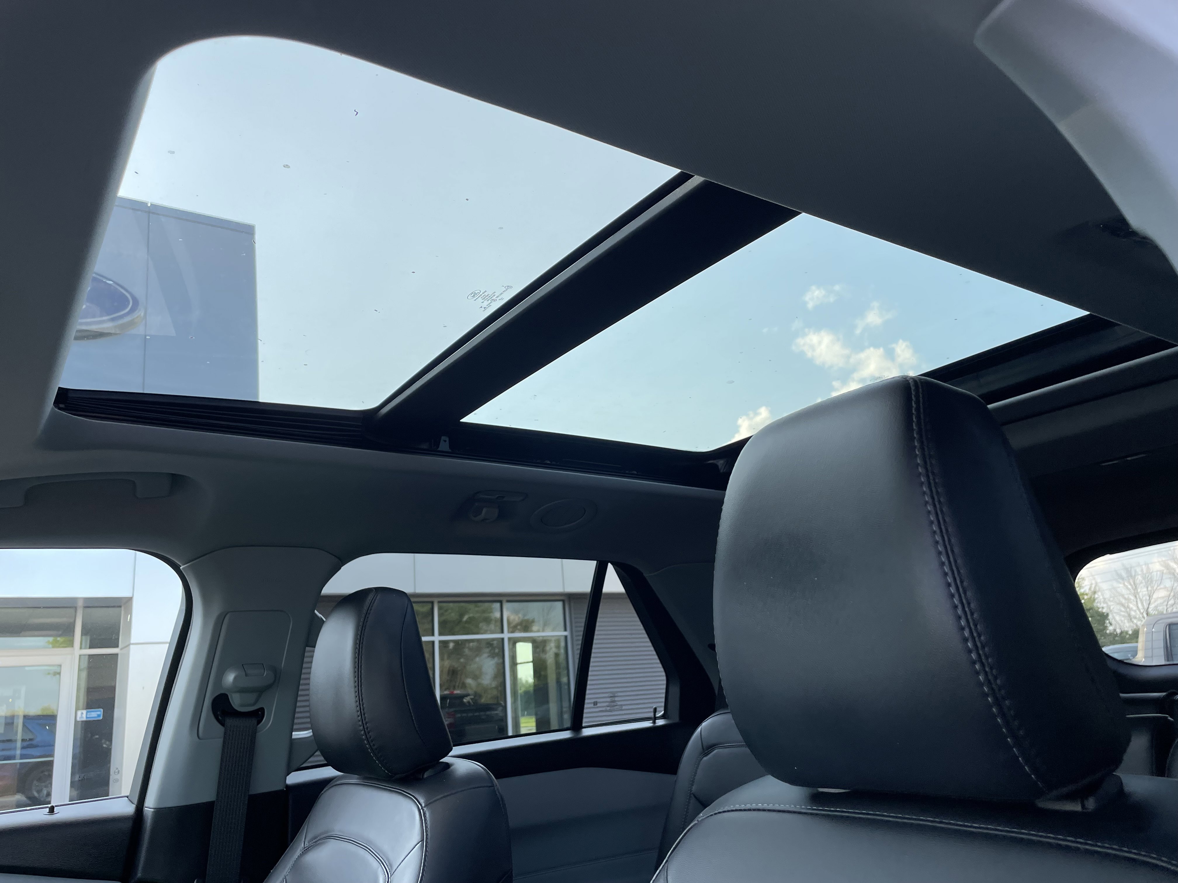 2022 Ford Explorer XLT photo 3