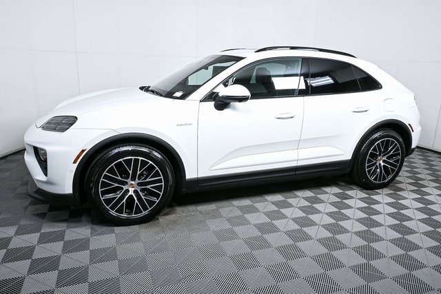 2025 Porsche Macan Electric photo 2