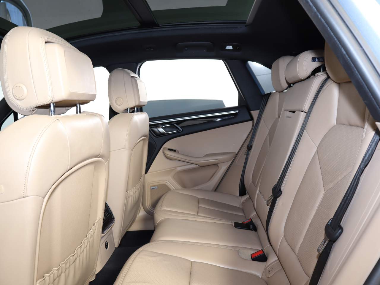 2021 Porsche Macan Base photo 19