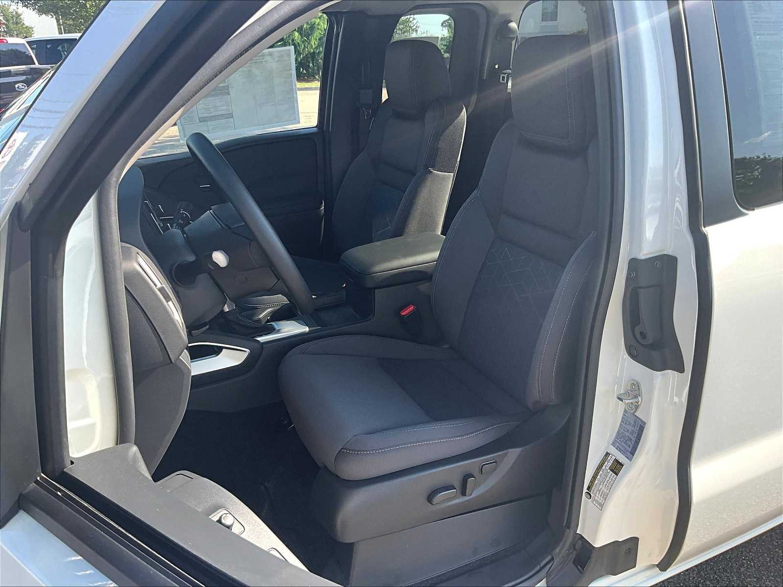2025 Nissan Frontier SV photo 10