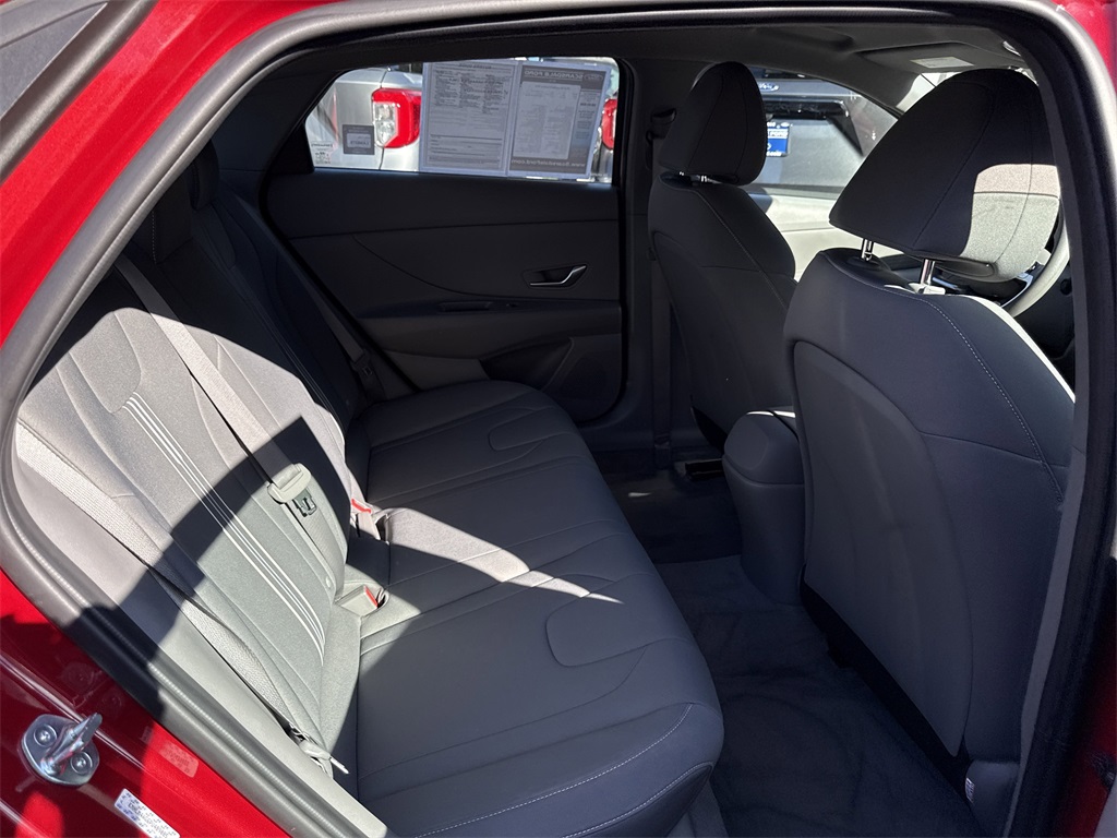 2023 Hyundai Elantra SEL photo 30