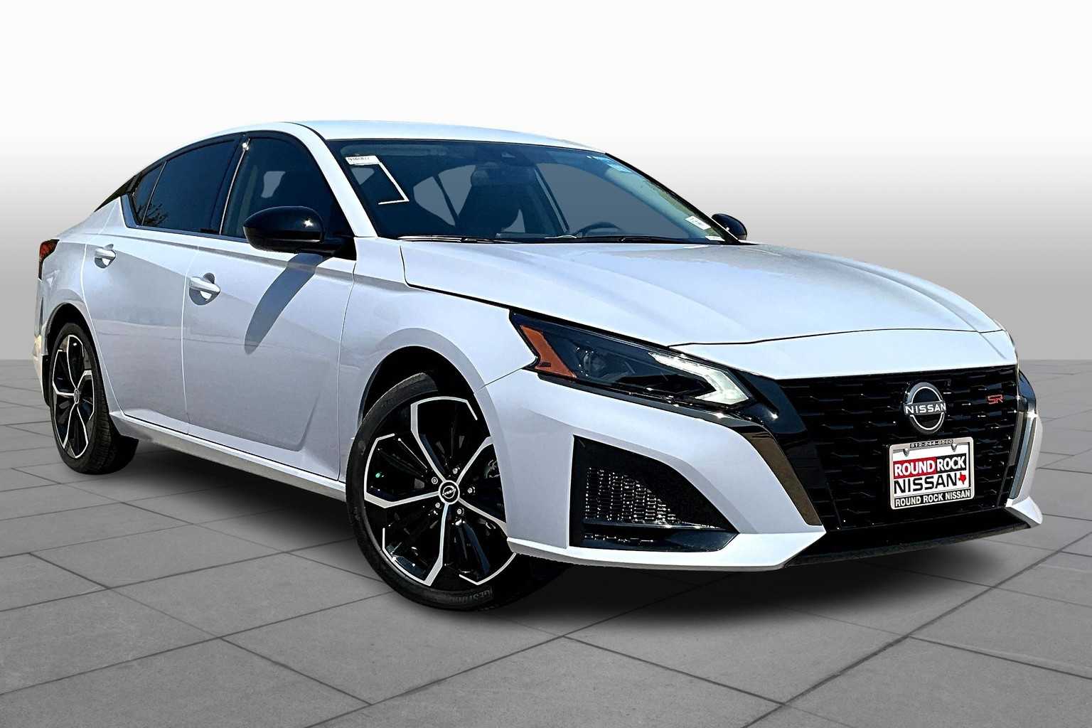 2025 Nissan Altima 2.5 SR photo 2