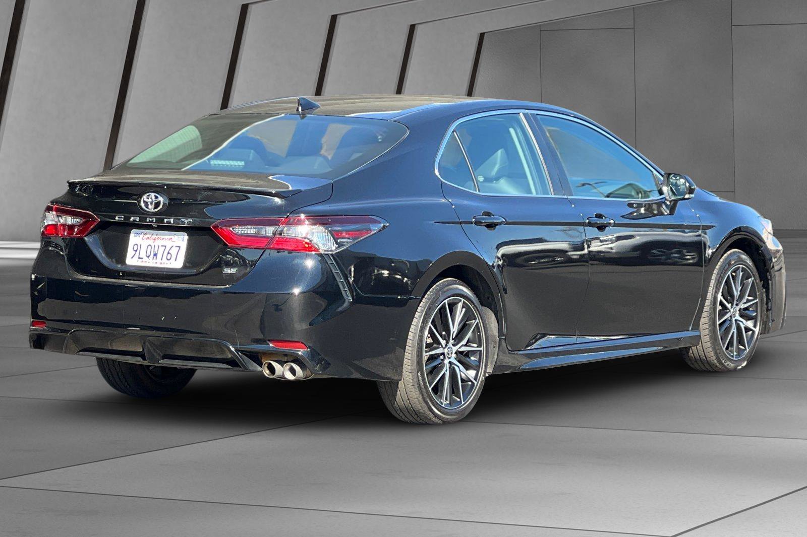 2024 Toyota Camry SE photo 3