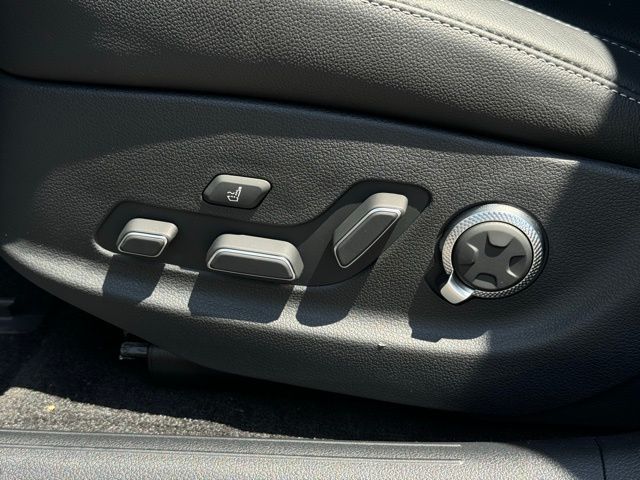 2024 Genesis Electrified G80 photo 22